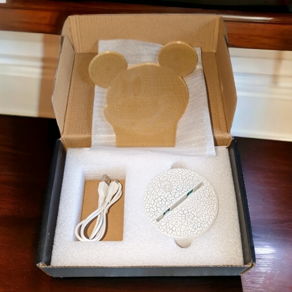 Mickey Mouse 3D LEF Touch Lamp, 7 Colors - Picture 8 of 12